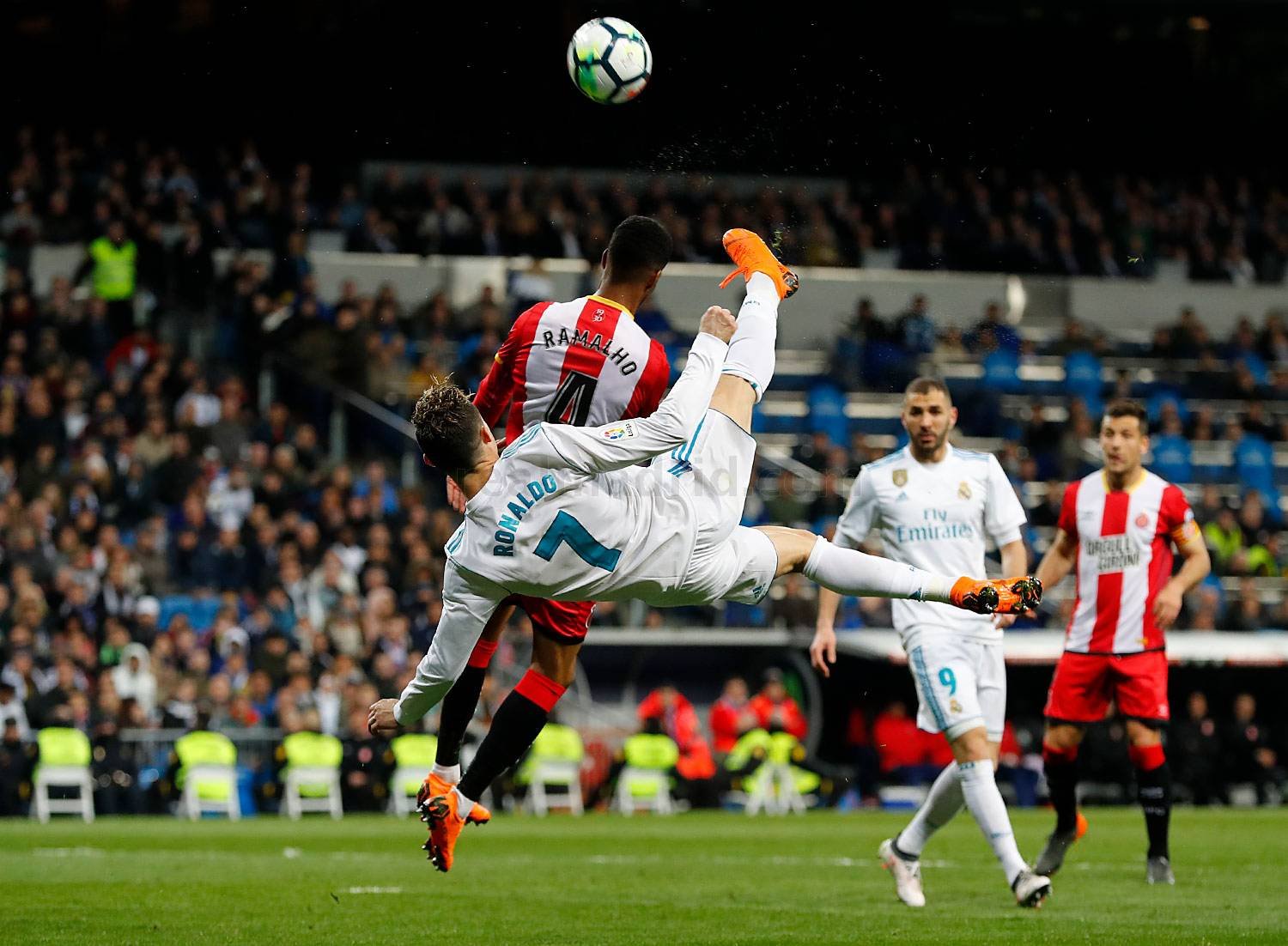 Гол 3 фото. Ronaldo with Acrobat and celebrating.